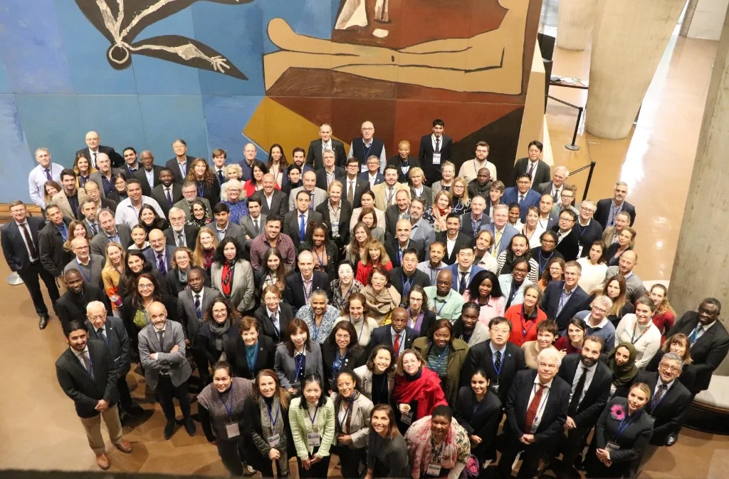 A large delegation assembled for a group photograph at an international conference